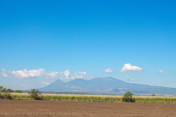 Los volcanes y las tierras de cultivos