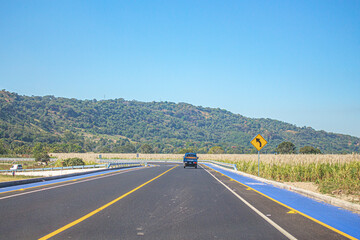 Carretera hacia las montañas