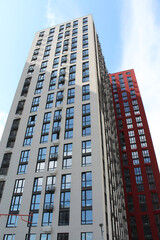 Fototapeta na wymiar modern office building in the city. facade of a modern office against a clear sky
