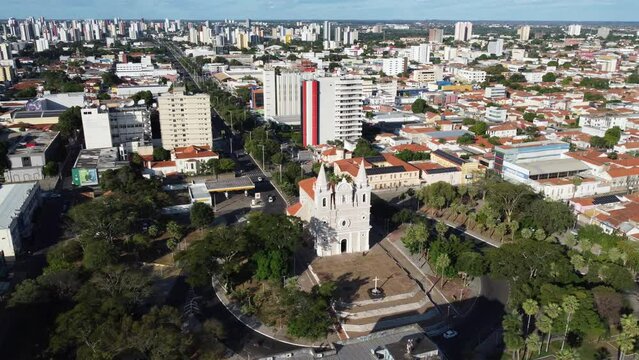 Imagens a&eacute;reas da igreja S&atilde;o Benedito e a Av. Frei Serafim em Teresina 