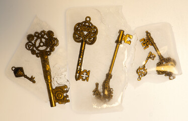 Ice keys bronze keys homemade ornamental keys shapes for clocks and treasure boxes with unique...