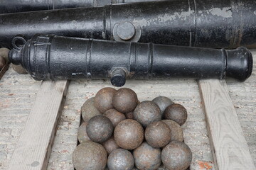 Canons et boulets de canon