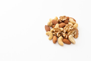 白背景にミックスナッツ