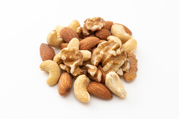 白背景にミックスナッツ
