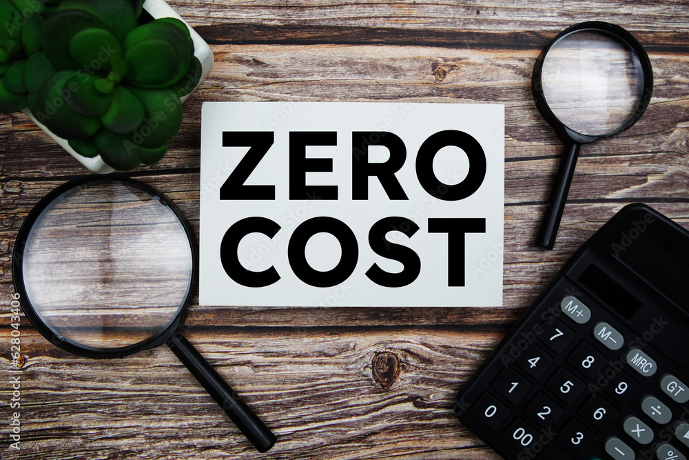 Poster zero cost text message with magnifying glass on wooden background