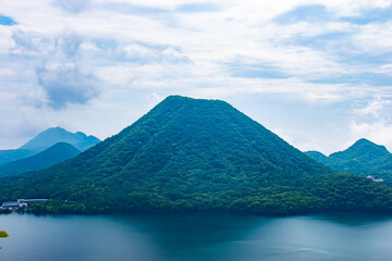 初夏の榛名山　掃部ヶ岳硯岩からの榛名富士