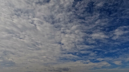 Obraz premium nebulosity rare beautiful white clouds in the summertime sky - photo of nature