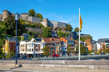 Namur, Belgien, Altstadt mit Zitadelle - obrazy, fototapety, plakaty