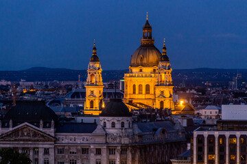 Fototapeta na wymiar Evening view of St. Stephen's Basilica in Budapest, Hungary