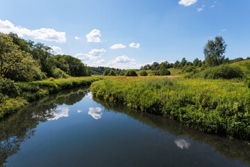 Obraz premium Landscape with the image of a river in the summer season.