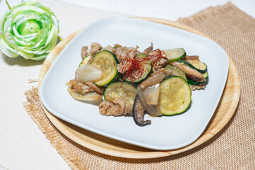 豚肉とズッキーニの味噌炒め