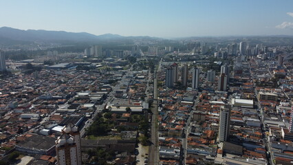 Visão aérea do centro urbano da cidade brasileira de Mogi das Cruzes em São Paulo