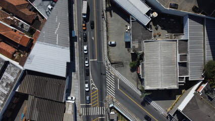 Cruzamento de trânsito na cidade de Mogi das Cruzes SP Brasil