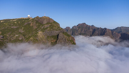 Fototapeta na wymiar Beautiful mountain tops in a hiking paradise on Madeira island
