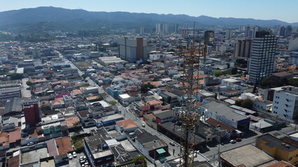 Fototapeta na wymiar Visão aérea do centro da cidade de Mogi das Cruzes vista por um drone em 2023.