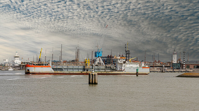 Spezialschiff i Hafen von Harlingen