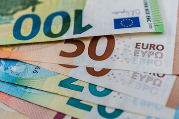 Finanzen - Einkommen - Altersvorsorge - Fördermittel - Eurogeldscheine
