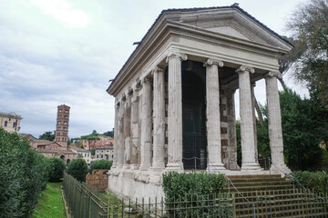 Fototapeta premium Rome, Italy - 27 Nov, 2022: The Temple of Portunus (Tempio di Portuno) or Temple of Fortuna Virilis