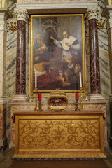 Obraz premium Rome, Italy - 26 Nov, 2022: St. Valentine's Skull on display in the Church of Santa Maria in Cosmedin