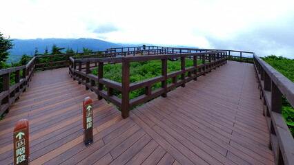 Obraz premium 八甲田ロープウェイ山頂駅横ウッドデッキ展望台3