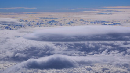 飛行機からの7月の雲1