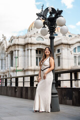Obraz premium beautiful asian girl in the city 