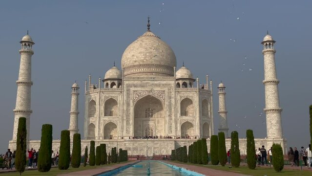 Iconic Taj Mahal of India Front view, Taj is an ivory-white marble mausoleum on the south bank of the Yamuna river in Agra, Uttar Pradesh