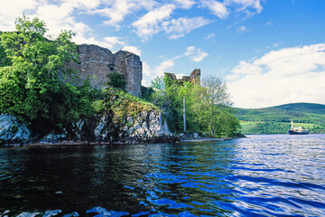 Fototapeta na wymiar Urquhart castle ruins from the lakeside at Loch ness