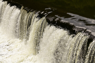 Wehr einer Wasserkraftanlage