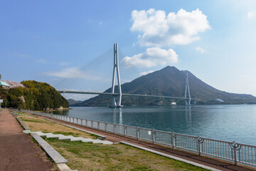 Fototapeta premium 道の駅今治市多々羅しまなみ公園から多々羅大橋