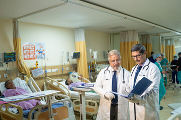 Obraz premium Indian doctor looking medical report at hospital.