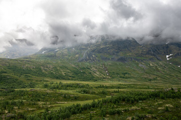 Bergwetter, dramatische Wolken an Berghang
