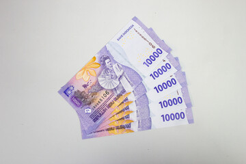 there are five , ten thousand Indonesian money