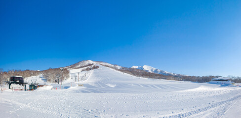 Fototapeta na wymiar Quiet ski resort at early morning on a clear day (Niseko Moiwa, Hokkaido, Japan)
