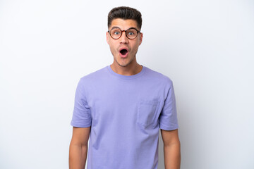 Obraz premium Young caucasian man isolated on white background with surprise facial expression