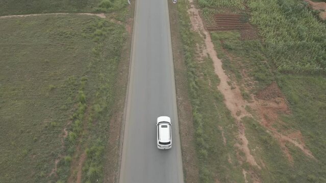 Car on Road, Carro na Estrada