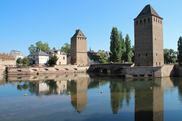 Fototapeta na wymiar medieval towers (ponts couverts) and river ill at the 