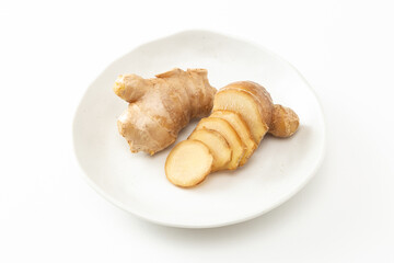 白背景にスライスされた生姜