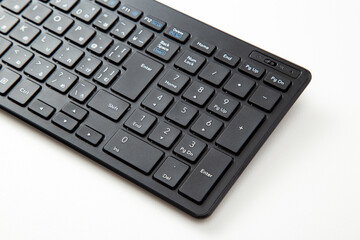 白背景にパソコンのキーボード