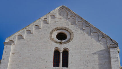 Obraz premium Front wall of old Italian church