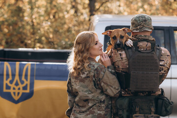 Ukrainian soldiers meet their dog.