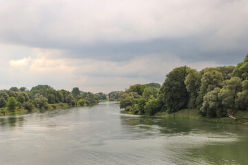 Donaulandschaft bei Vohburg; Blick flussabwärts vom Wasserkraftwerk
