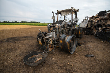 Abgebrannter Traktor