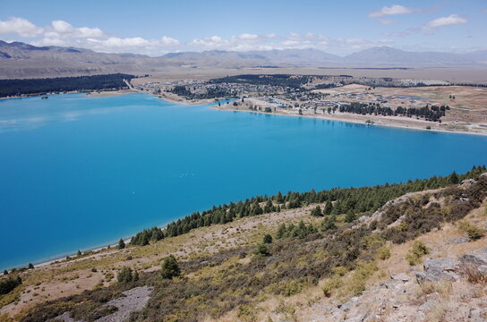 unrealistic scenery of lake