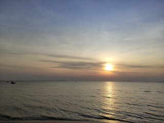 Fototapeta premium Sunset at Bangsaen sea Thailand on a clear day