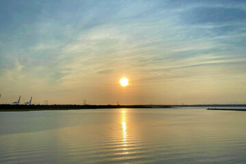 Fototapeta na wymiar Sunrise over the St. Johns River, Jacksonville, Florida