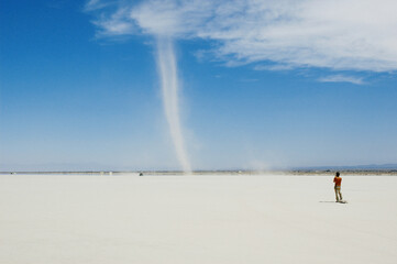 Obraz premium tornado in the desert