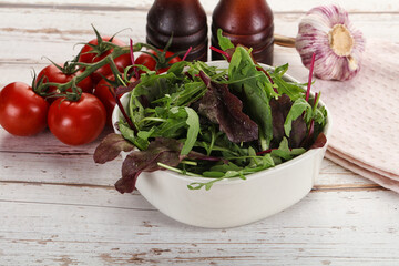 Mix salad in the bowl