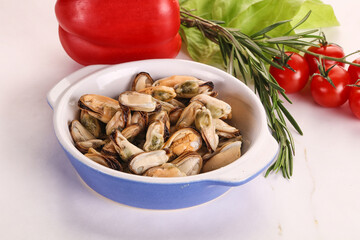 Marinated mussels in the bowl