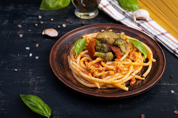 Pasta with minced chicken and stir-fry vegetables. Chicken spaghetti pasta